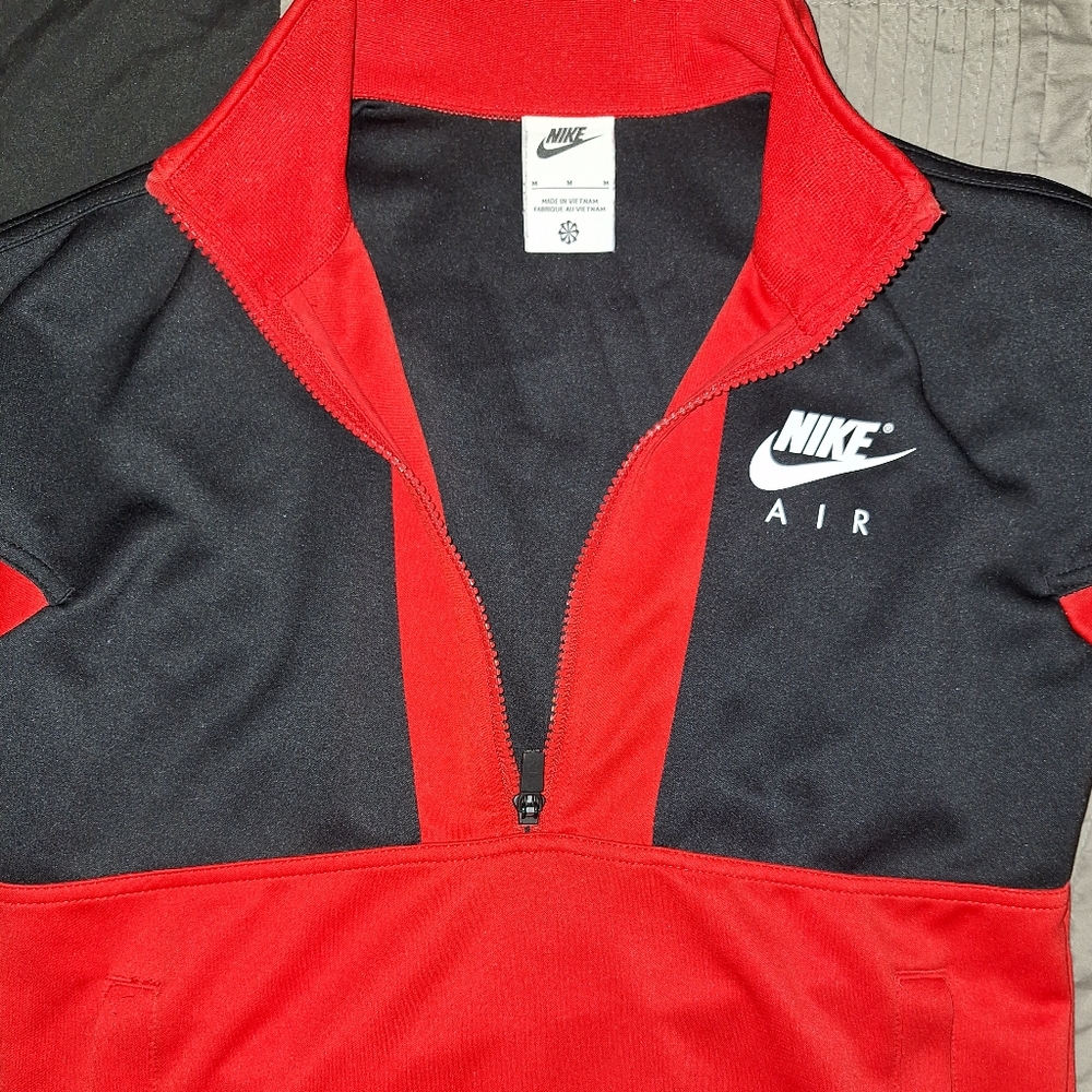 ***BOYS Nike pull over half zip